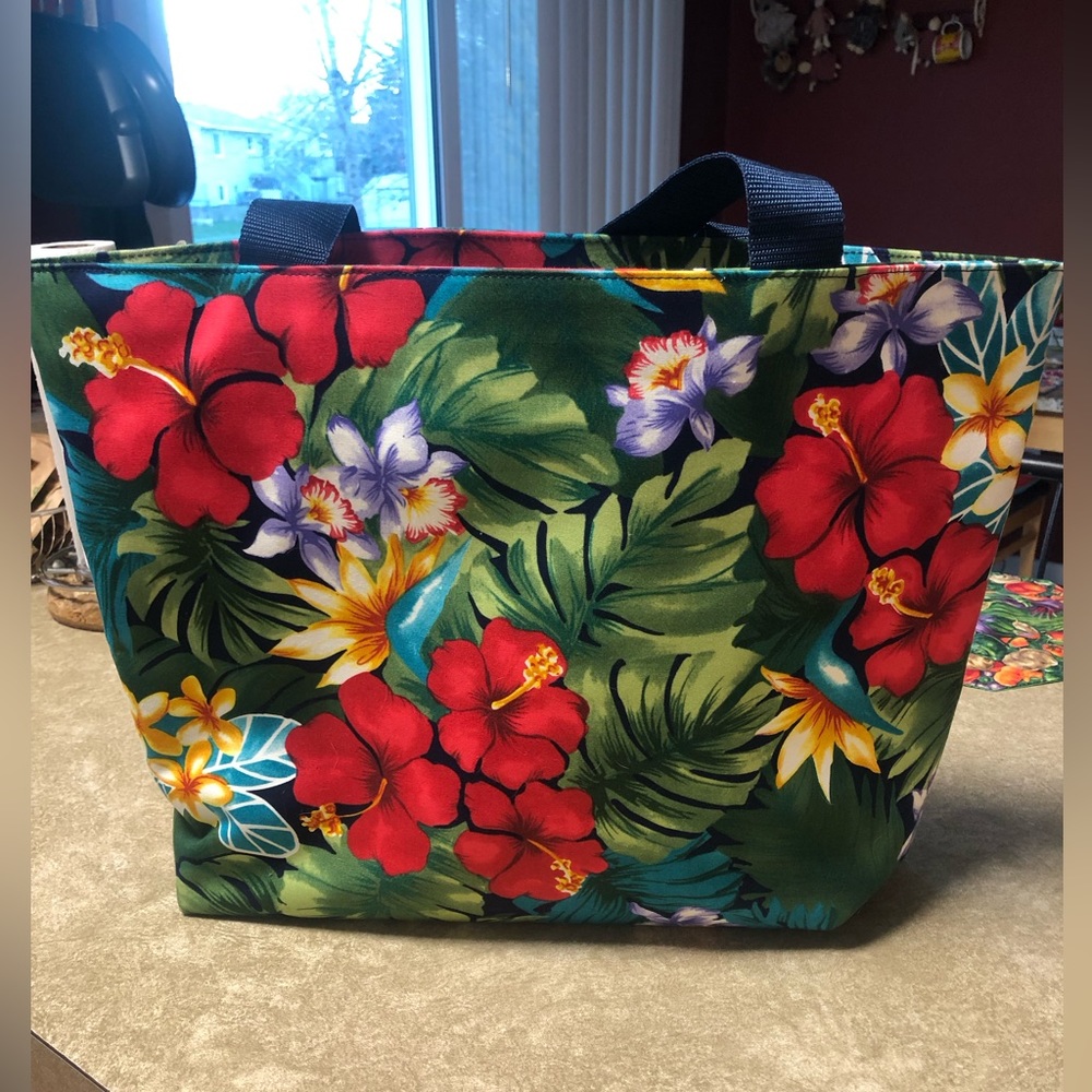 IsLAND CHIC tote.  Honolulu Hawaii. Style is Lush Tropical.
